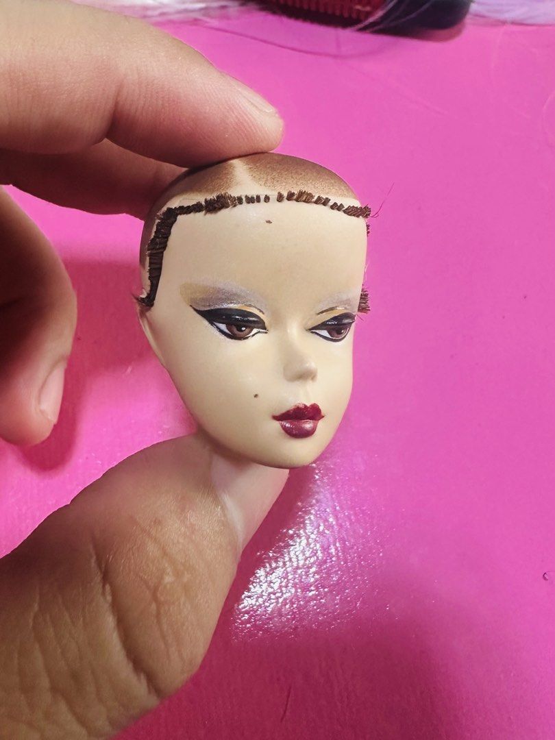 Barbie Silkstone Je Ne Sais (Category: Figurines & Statues) located in Santa Maria. Submitted by houseofluckytoystore (Listing ID 1455419884, Image 1). Description: Barbie Silkstone Je Ne Sais 900 php Pre-Loved toys and signs of usage 900 plus SF opo what you see is what you get po For SURE BUYERS only lang po NO RESERVATION / Wala na din tawad MY LOCATION STA MARIA BULACAN Payment GCASH / Bank transfer (metrobank) - Barbie doll head - Detailed m