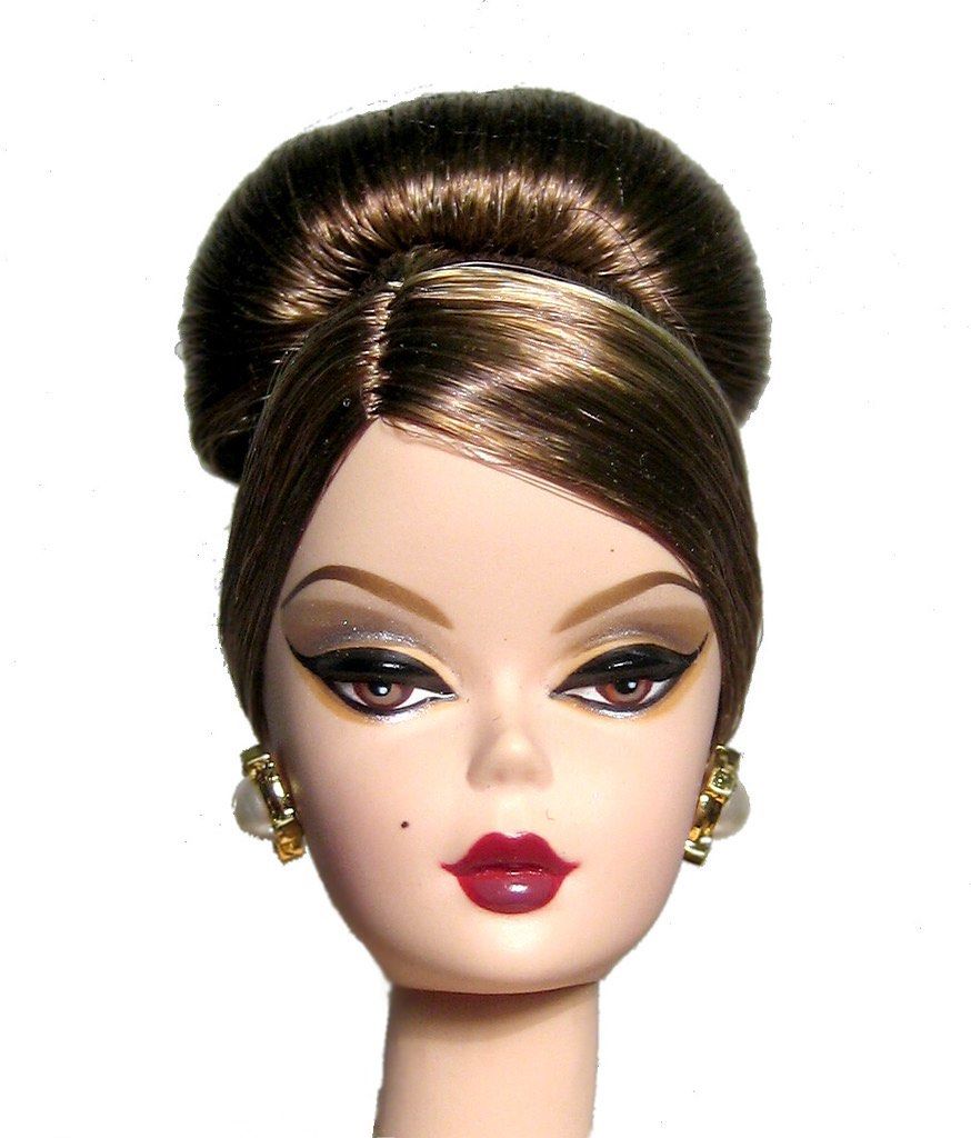 Barbie Silkstone Je Ne Sais (Category: Figurines & Statues) located in Santa Maria. Submitted by houseofluckytoystore (Listing ID 1455419884, Image 2). Description: Barbie Silkstone Je Ne Sais 900 php Pre-Loved toys and signs of usage 900 plus SF opo what you see is what you get po For SURE BUYERS only lang po NO RESERVATION / Wala na din tawad MY LOCATION STA MARIA BULACAN Payment GCASH / Bank transfer (metrobank) - Barbie doll head - Detailed m