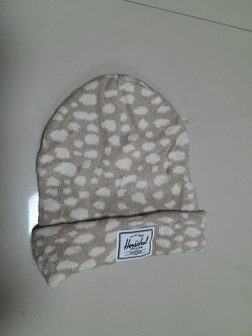 Beanie 350 each (Category: Activewear) located in Manila. Submitted by dmnsnl_fits (Listing ID 1455478904, Image 2). Description: Herschel Binnie Hat.