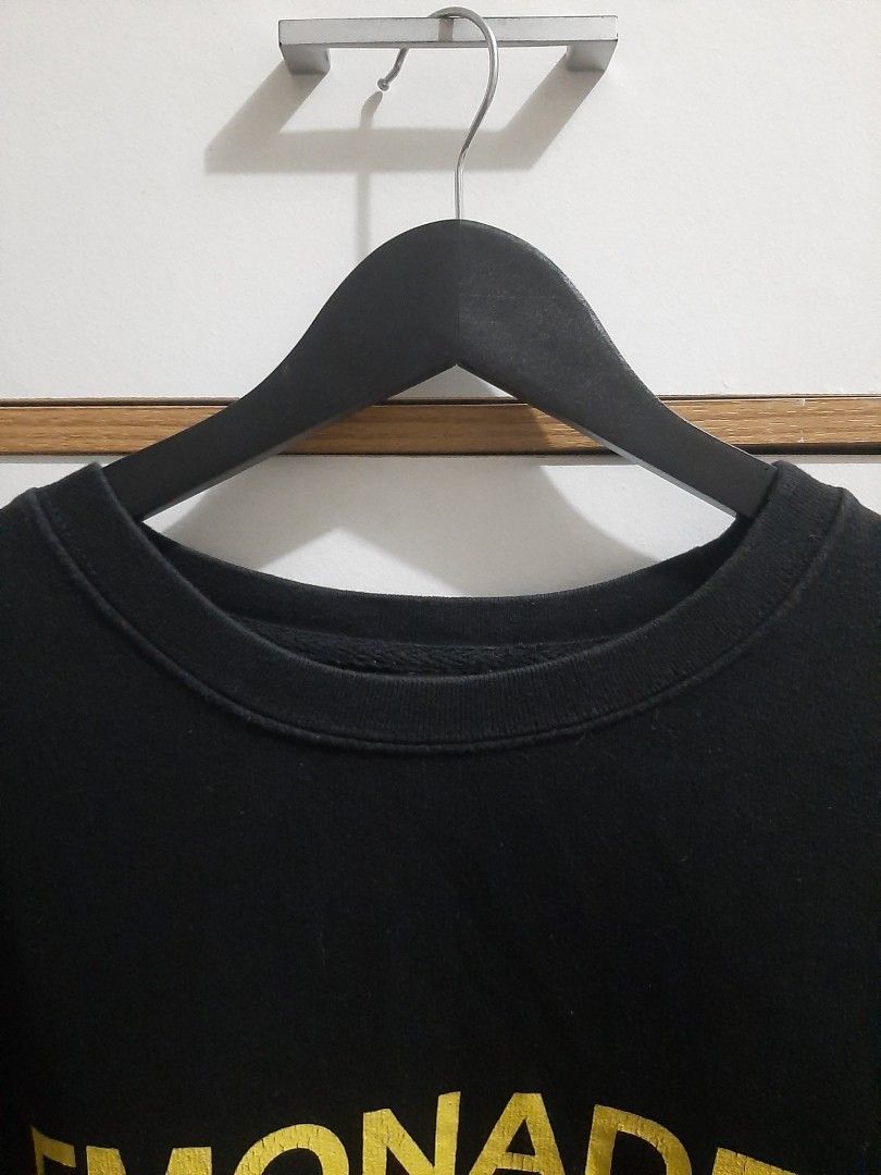 Beyoncé 2016 'LEMONADE' Album Sweatshirt (Category: Coats, Jackets and Outerwear) located in Cavite. Submitted by dimesandthreadsph (Listing ID 1455486042, Image 3). Description: Take Note: Hindi ito pure cotton. 80% Cotton. 20% Polyester. Okay na okay pa ang condition. Hindi ganun ka panget tignan yung mga hairline crack prints. Natahi na din yung maliit na butas. Magagamit pa pang lamig. Beyoncé 2016 'LEMONADE' Album Sweatshirt Price: 150ph Siz