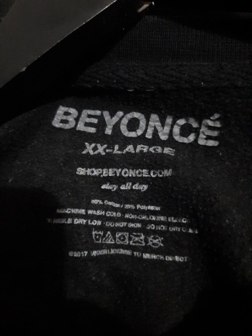 Beyoncé 2016 'LEMONADE' Album Sweatshirt (Category: Coats, Jackets and Outerwear) located in Cavite. Submitted by dimesandthreadsph (Listing ID 1455486042, Image 2). Description: Take Note: Hindi ito pure cotton. 80% Cotton. 20% Polyester. Okay na okay pa ang condition. Hindi ganun ka panget tignan yung mga hairline crack prints. Natahi na din yung maliit na butas. Magagamit pa pang lamig. Beyoncé 2016 'LEMONADE' Album Sweatshirt Price: 150ph Siz