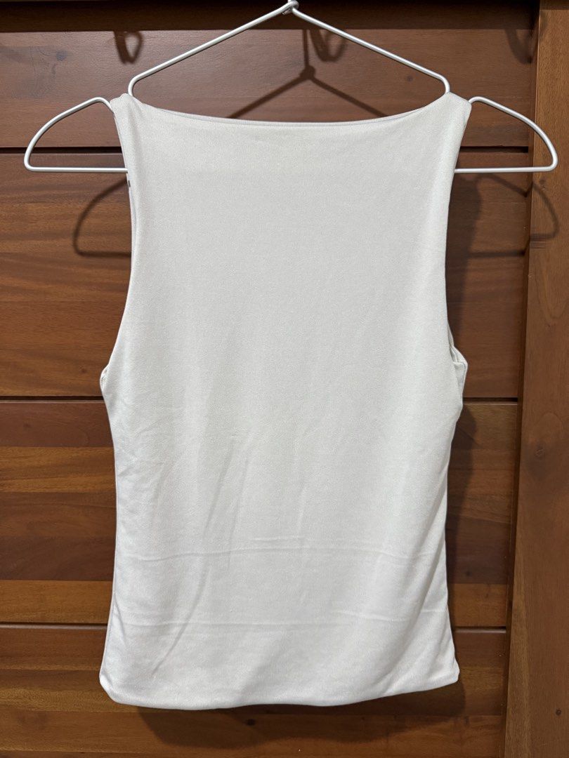 BSCO Roma Basic Top (Category: Sleeveless) located in San Juan City. Submitted by beyondtherack (Listing ID 1455493801, Image 1). Description: Used once. Can give discount if buying 2 or more 😁.
