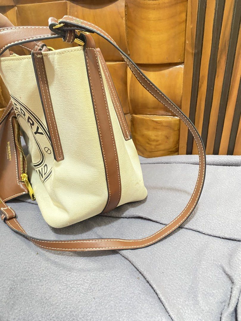 Burberry Louise Logo canvas (Category: Luxury Bags & Wallets) located in Zamboanga. Submitted by smartstyle (Listing ID 1455333461, Image 3). Description: Model: Burberry Louise Logo Canvas Crossbody Bag Color: Natural/Beige + Brown Material: Canvas + leather Hardware: Gold-tone Style: Crossbody/shoulder bag Ukay source.