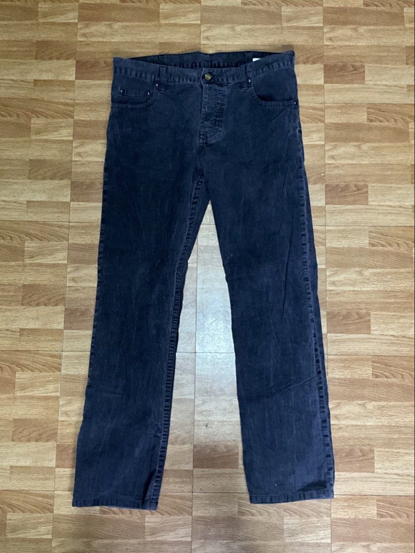 Carhartt Corduroy Pants (Category: Jeans) located in Cabuyao City. Submitted by chebss (Listing ID 1455418138, Image 1). Description: carhartt corduroy pants Waist - 35 Length- 41 * Good Condition * color: dark blue * Issue: Signs of Usage * Brand: Carhartt * Need wash * Thick Fabric Message me if you want more picture! ☺️.
