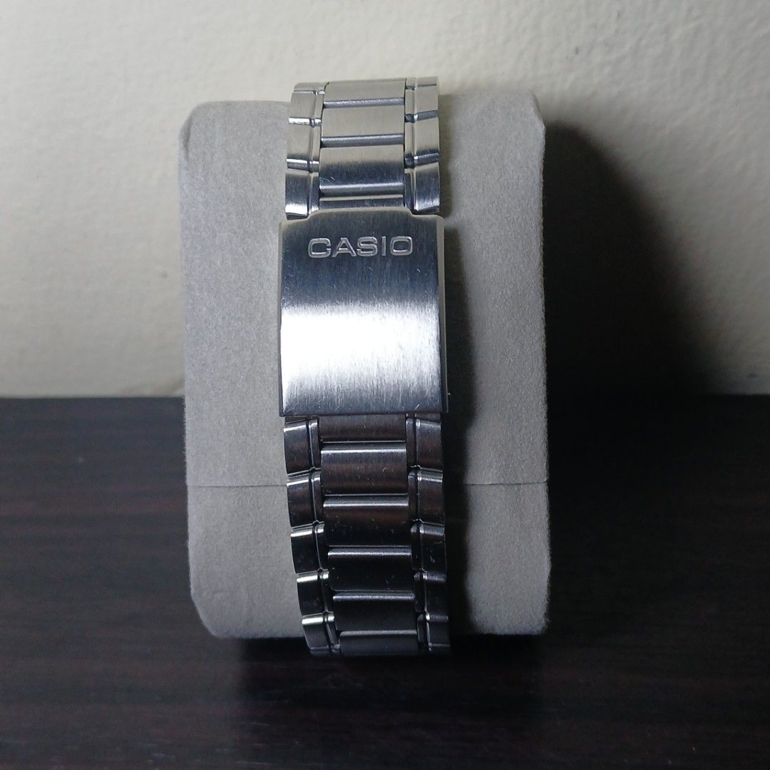 Casio AMW-320R (Category: Luxury Watches) located in Cabuyao City. Submitted by sannysocorny (Listing ID 1455360635, Image 2). Description: Casio MTP-1183A-2A, analog quartz watch, striking blue sunray dial 40mm, fits 7.2 inches wrist Heavily used Price: 500.
