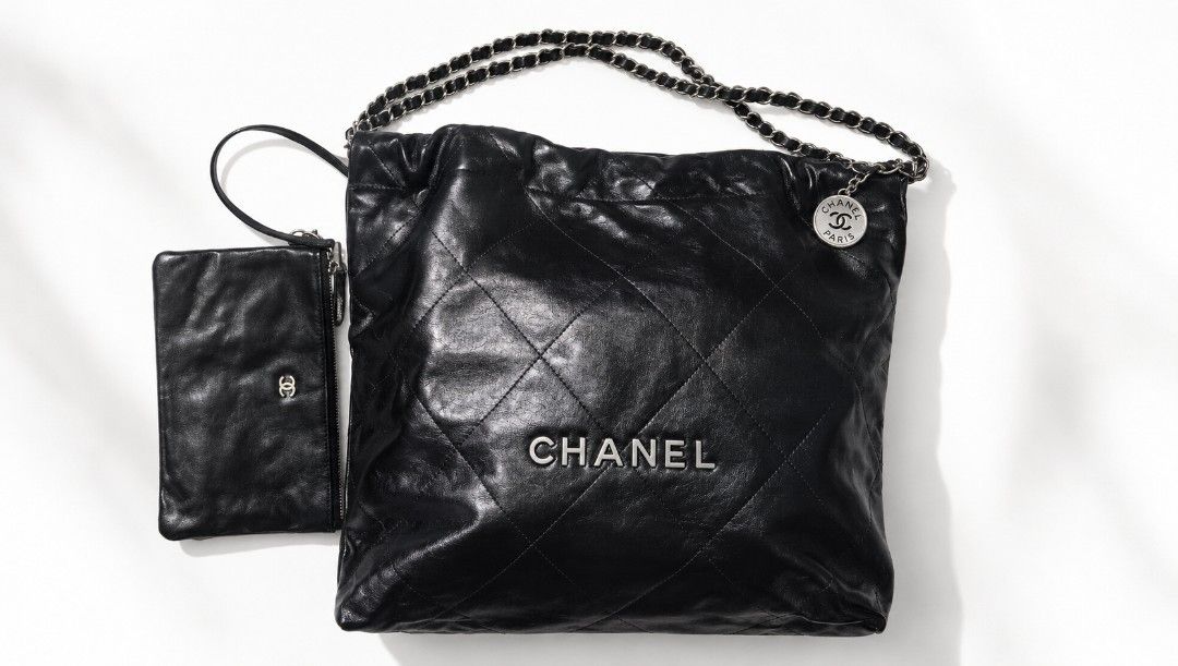 Chanel 22 Black (Category: Luxury Bags & Wallets) located in Pateros City. Submitted by hoarderhub (Listing ID 1455487263, Image 3). Description: Chanel 22 in Black calskin leather ✨ Returns & refunds accepted. I'm a buyer too, so I know how easy it is to make an impulse purchase (sometimes for that little dopamine boost! 😅). As a fellow bag lover—and a bit of a hoarder—I'm trying to declutter, but I also want you to shop with confidence. If you