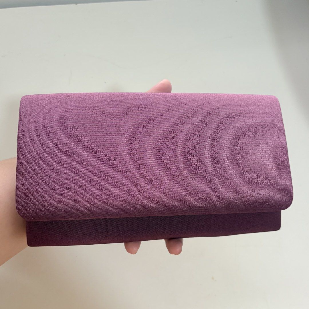 CLUTCH | PARTY BAG (Category: Clutches) located in Cainta. Submitted by prebyihellop (Listing ID 1455405178, Image 1). Description: What you see is what you get Like new .