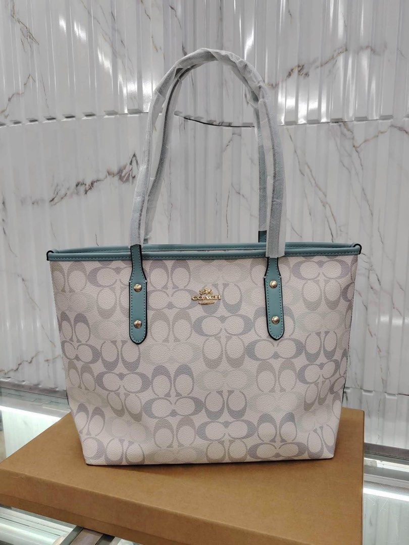 Coach Tote Bag (Category: Tote Bags) located in Quezon City. Submitted by stuffs.hellyy (Listing ID 1455495271, Image 3). Description: with box ykk zipper made in vietnam.