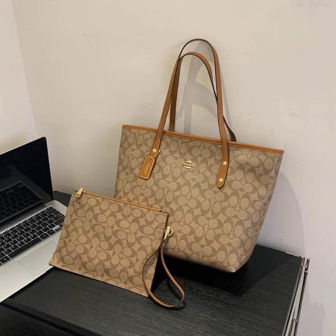 Coach Tote bag with pouch (Category: Tote Bags) located in Quezon City. Submitted by stuffs.hellyy (Listing ID 1455495293, Image 2). Description: with box.