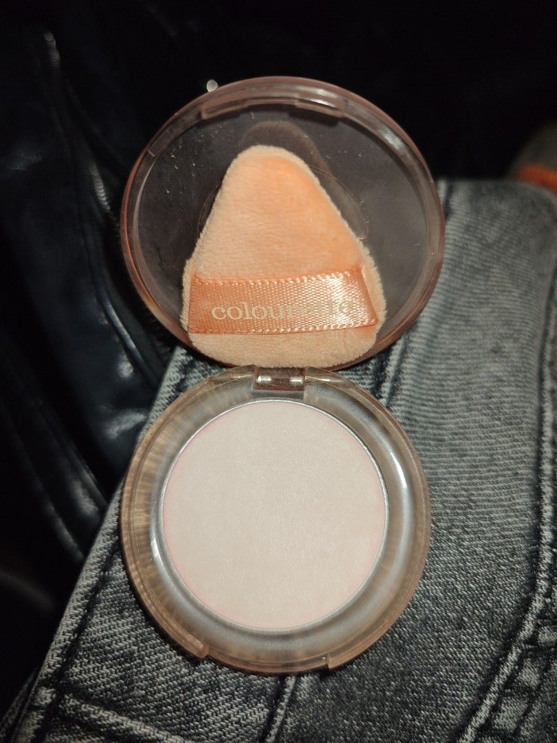 Colourette Third Base Brightening Setting Powder in Pink (Category: Makeup) located in Balanga. Submitted by einein (Listing ID 1449608945, Image 3). Description: - Third Base brightening setting powder in shade Pink - used 4x max - Comes in a clear compact with a puff - Small and portable for easy touch-ups.