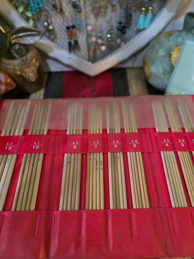 Complete Set of Knitting Needles (Category: Craft Supplies & Tools) located in Taguig. Submitted by themessynook (Listing ID 1455489880, Image 2). Description: .