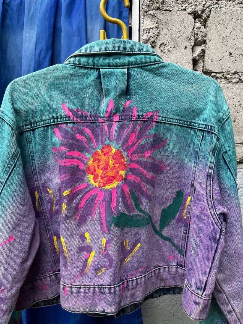 Custom Painted Daisy Denim Jacket (Category: Coats, Jackets and Outerwear) located in Batangas. Submitted by maci24 (Listing ID 1455405225, Image 3). Description: Custom painted denim jacket - Dimes 21.5 ❌ 18.5 (boxy crop) - Vibrant daisy design - C.R 9.5/10 - One-of-a-kind piece .