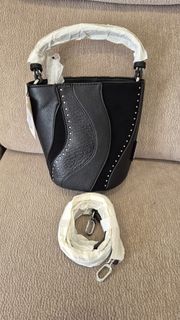 (Category: ) located in . Submitted by preloved.by.clau (Listing ID 1455335531, Image 1). Description: .