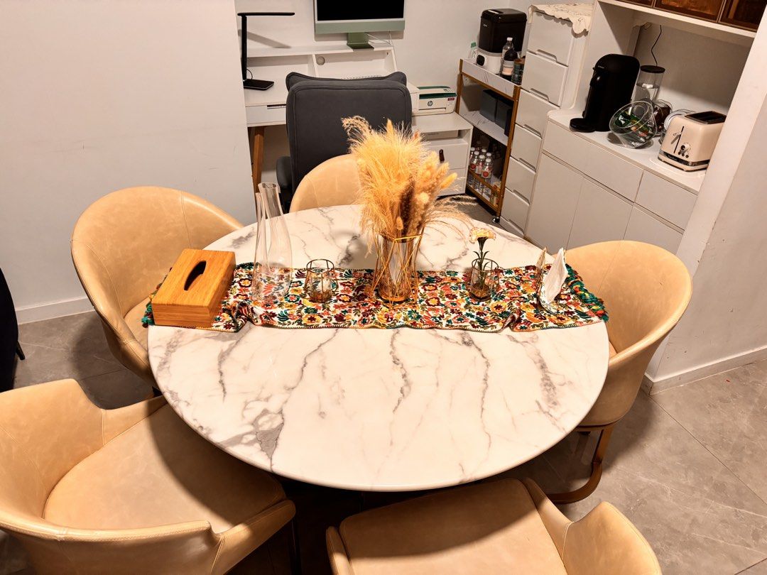 Dining table (Category: Tables & Sets) located in Singapore. Submitted by noufissab43981 (Listing ID 1455365050, Image 2). Description: Luxurious marble dining table .