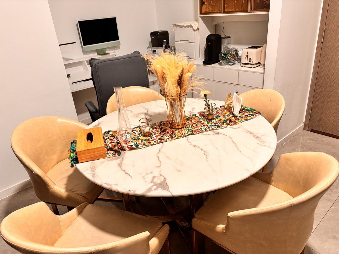 Dining table (Category: Tables & Sets) located in Singapore. Submitted by noufissab43981 (Listing ID 1455365050, Image 1). Description: Luxurious marble dining table .