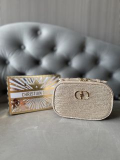 (Category: ) located in . Submitted by secondstoryluxury (Listing ID 1455382583, Image 1). Description: .