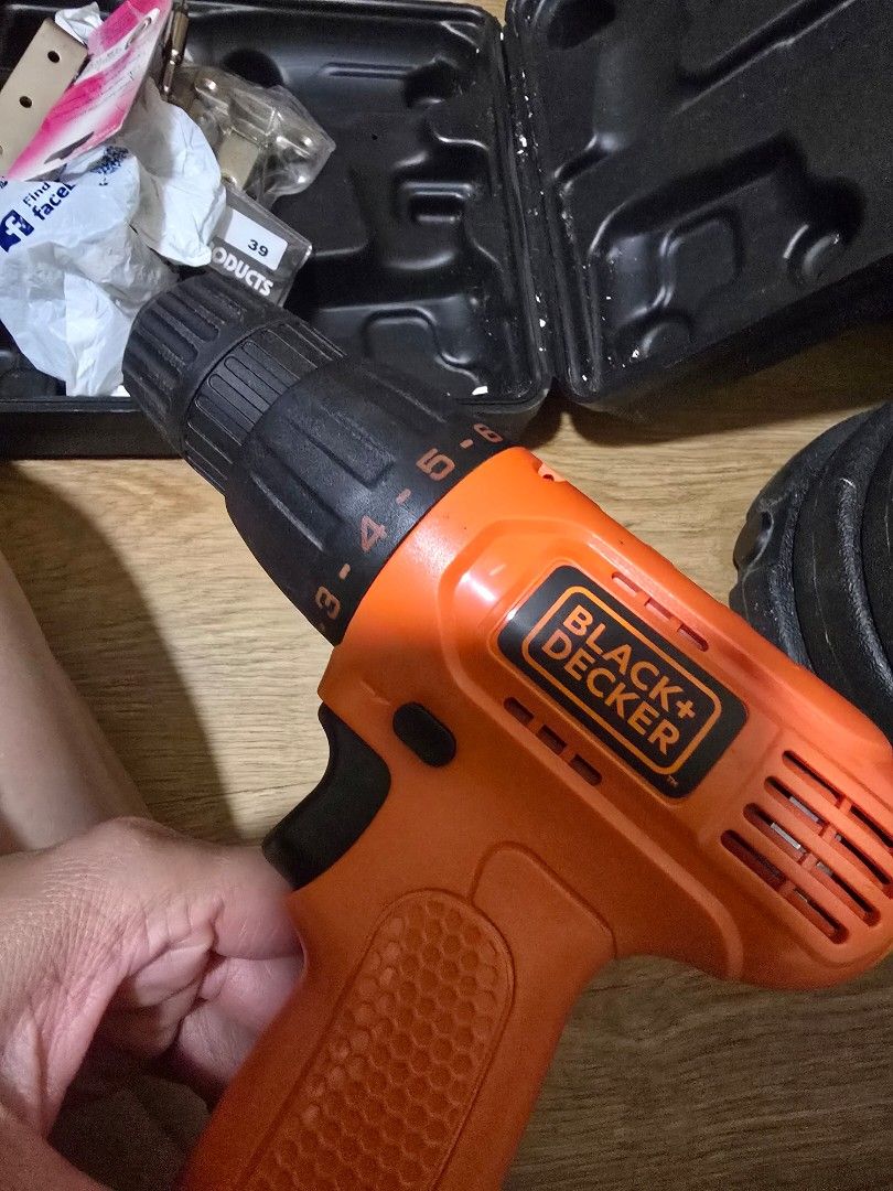 Drill (Category: Everything Else) located in Singapore. Submitted by koreyoshi97 (Listing ID 1455458093, Image 3). Description: - light used drill.