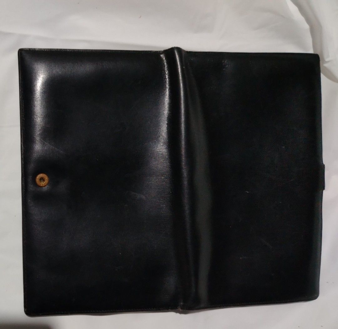Dunhill wallet vintage (Category: Luxury Bags & Wallets) located in Manila. Submitted by rockandrolly (Listing ID 1455496248, Image 3). Description: Title: Authentic Alfred Dunhill Vintage Leather Travel Organizer / Long Wallet ✅ Details - Brand: Alfred Dunhill — iconic British luxury brand ​ - Material: Premium full-grain leather (black exterior, tan interior) ​ - Features: Snap button closure, currency slots, ticket pockets, zip compartment, do