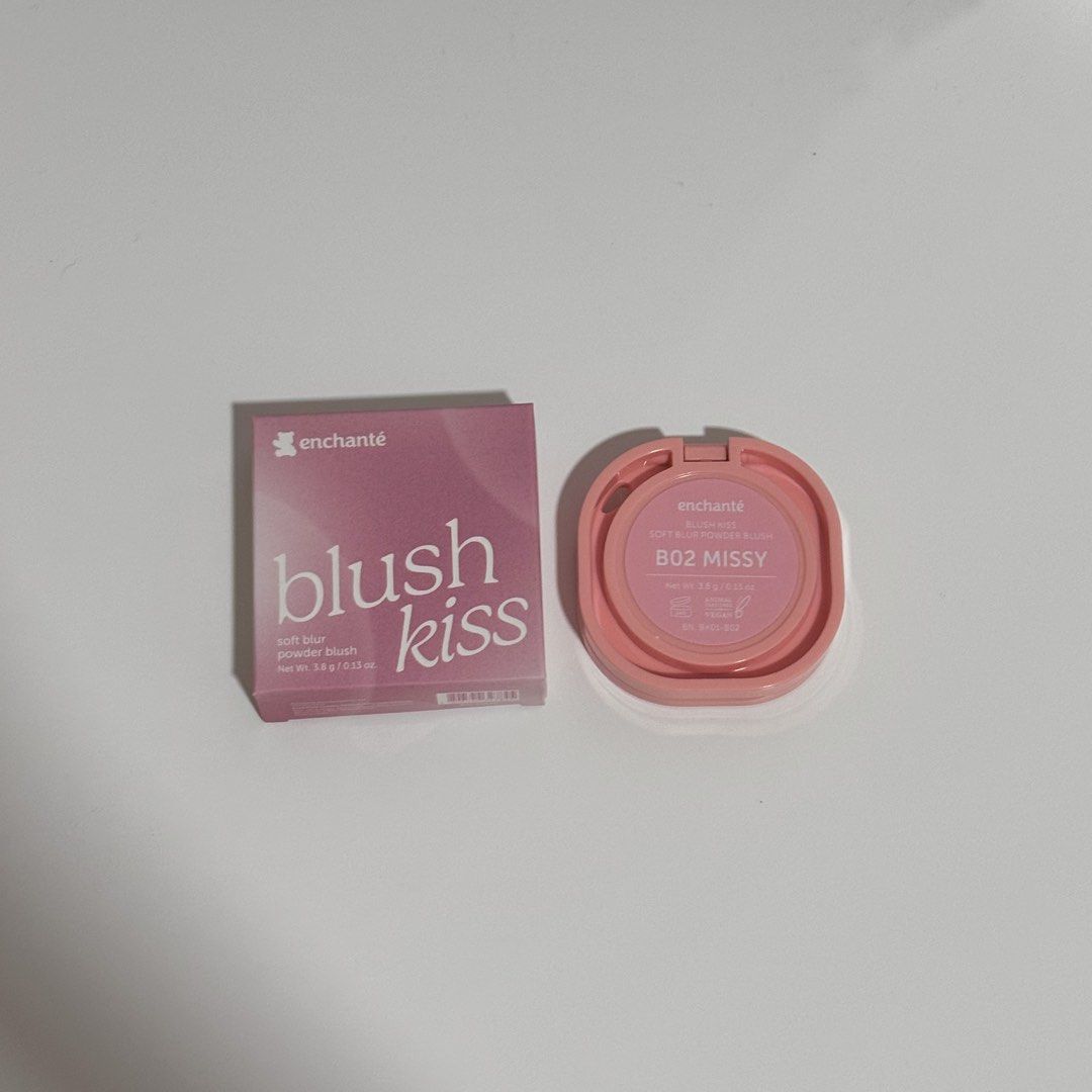 Enchante matte highlighter (Category: Makeup) located in Muntinlupa City. Submitted by sunwonx (Listing ID 1455448442, Image 1). Description: w box packaging!.