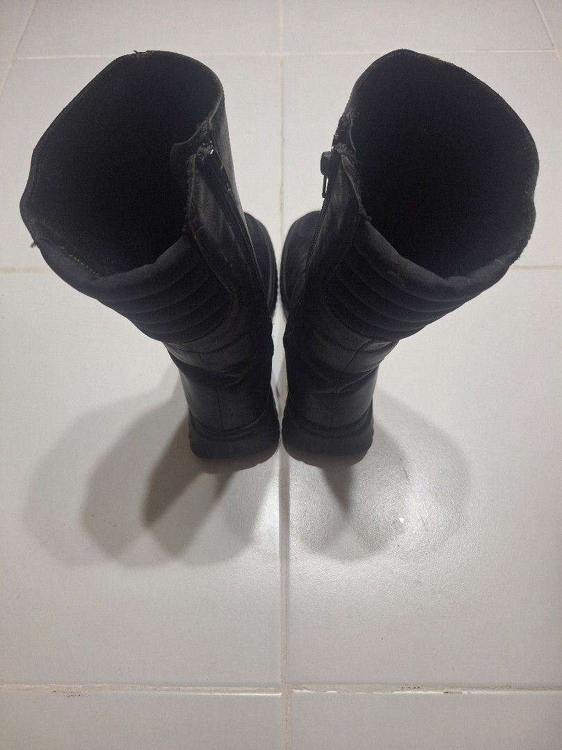 Esprit Mid Zip Leather boots (Category: Boots) located in Las Pinas. Submitted by second.founds (Listing ID 1455383538, Image 3). Description: - Black leather boots - Mid-calf height - Easy side zippers - Chunky sole with excellent grip - Comfortable for daily use - Ideal for cooler weather.