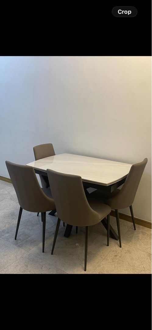 Extendable Dining Table （分類：桌子）位於 Hong Kong。 由 dollynahata 提交（商品編號 1455419122，圖片 2）。簡介： Buy now at 80% off! Original price: $8999 Now selling at $1500!! Selling a quality KUKA Dining Set featuring Moka Extendable Table paired with 4 Decan Chairs. Versatile and perfect for space-conscious homes! Brand: KUKA Home Includes: 1x Moka Table + 4x Decan chairs Dimensions: Compact: W1100mm x D 750mm x H760 Extended: extends on both sides (300mm per side) 