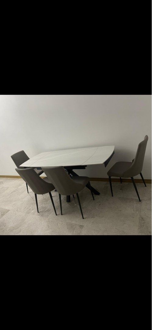 Extendable Dining Table （分類：桌子）位於 Hong Kong。 由 dollynahata 提交（商品編號 1455419122，圖片 1）。簡介： Buy now at 80% off! Original price: $8999 Now selling at $1500!! Selling a quality KUKA Dining Set featuring Moka Extendable Table paired with 4 Decan Chairs. Versatile and perfect for space-conscious homes! Brand: KUKA Home Includes: 1x Moka Table + 4x Decan chairs Dimensions: Compact: W1100mm x D 750mm x H760 Extended: extends on both sides (300mm per side) 