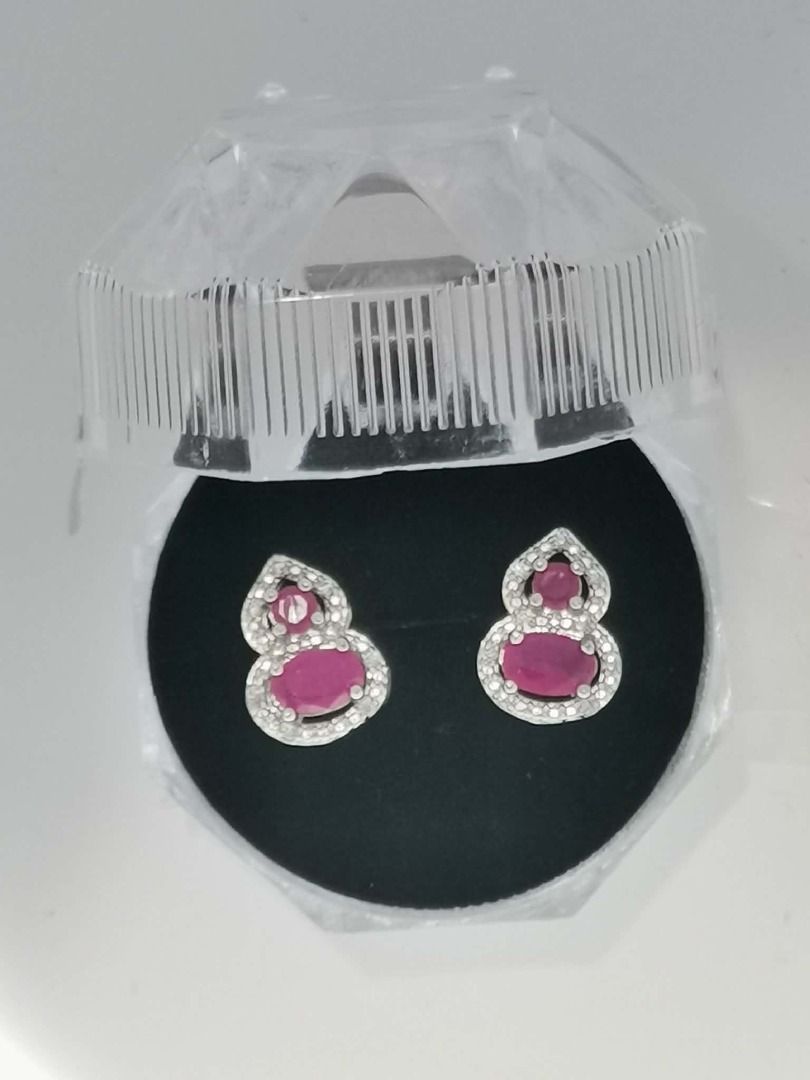F8RE325 FIGURE-8 RUBY EARRING (Category: Earrings) located in Cavite. Submitted by falconsclawset (Listing ID 1455440358, Image 2). Description: - Beautiful oval-cut ruby and zirconia earrings. - Set in stainless steel. - Features an intricate and eye-catching design. - Adds a vibrant pop of color to any outfit. - Comes with a clear display case..