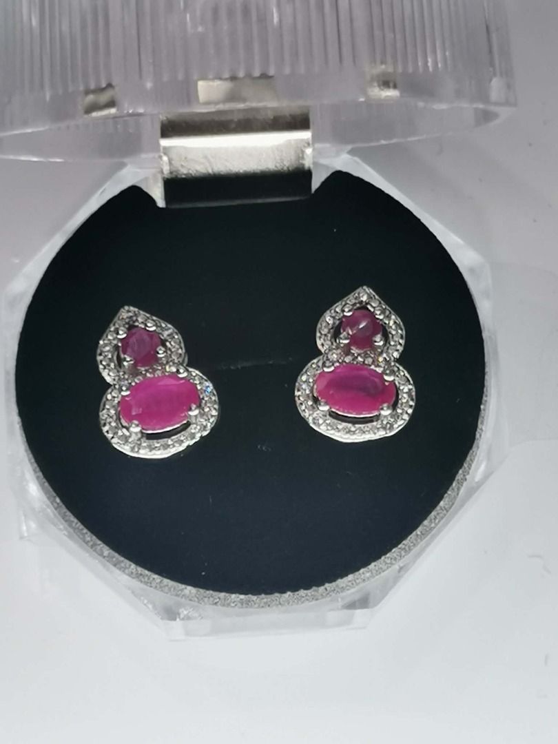 F8RE325 FIGURE-8 RUBY EARRING (Category: Earrings) located in Cavite. Submitted by falconsclawset (Listing ID 1455440358, Image 3). Description: - Beautiful oval-cut ruby and zirconia earrings. - Set in stainless steel. - Features an intricate and eye-catching design. - Adds a vibrant pop of color to any outfit. - Comes with a clear display case..