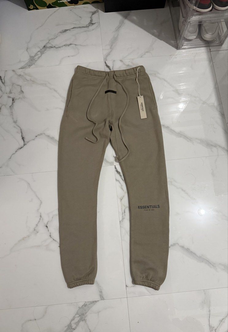 Fear of god Essentials (Category: Joggers) located in Taytay. Submitted by hideyoshiii (Listing ID 1455352596, Image 2). Description: Essentials fear of god. Size: Small Color: Moss Authentic legit 100% Rfs: Wrong size maliit sakin .