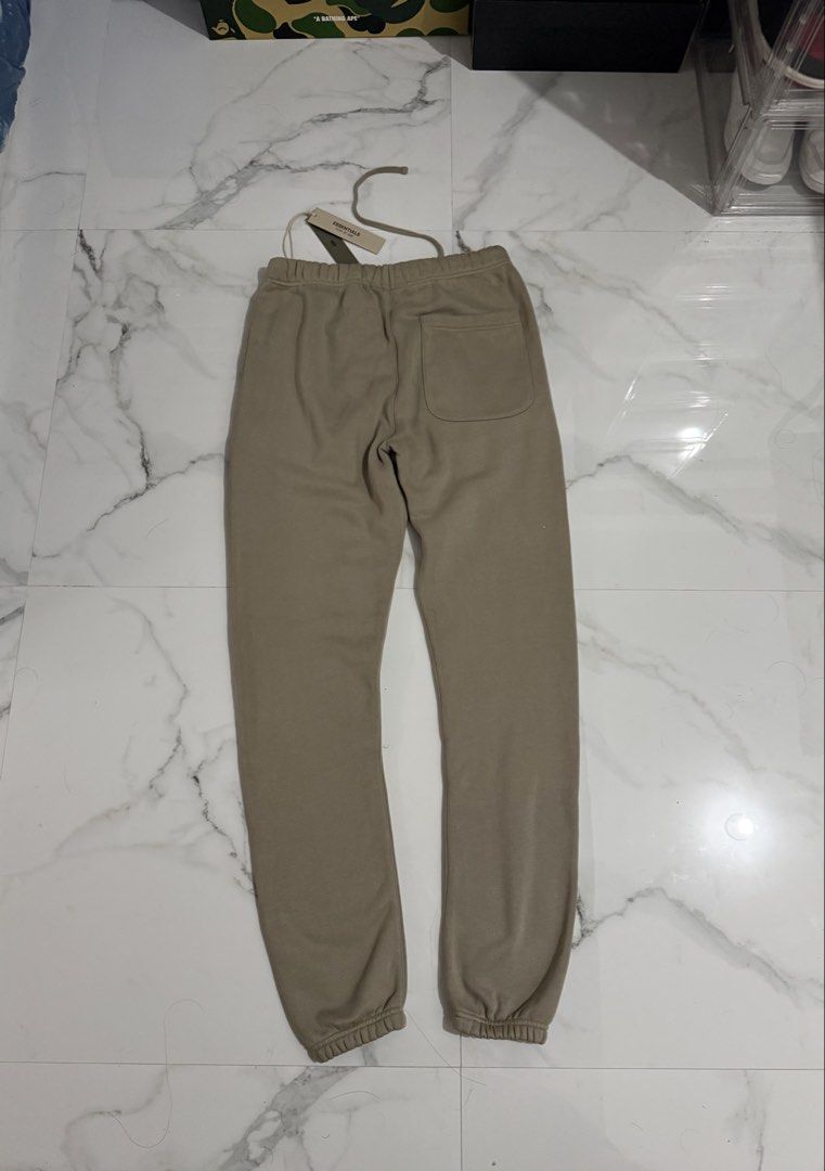 Fear of god Essentials (Category: Joggers) located in Taytay. Submitted by hideyoshiii (Listing ID 1455352596, Image 3). Description: Essentials fear of god. Size: Small Color: Moss Authentic legit 100% Rfs: Wrong size maliit sakin .