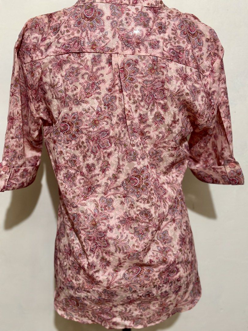 Floral 3/4 blouse Large (Category: Blouses) located in Caloocan City. Submitted by bingluces (Listing ID 1455445216, Image 2). Description: Floral Blouse size large Please see photo for more description .