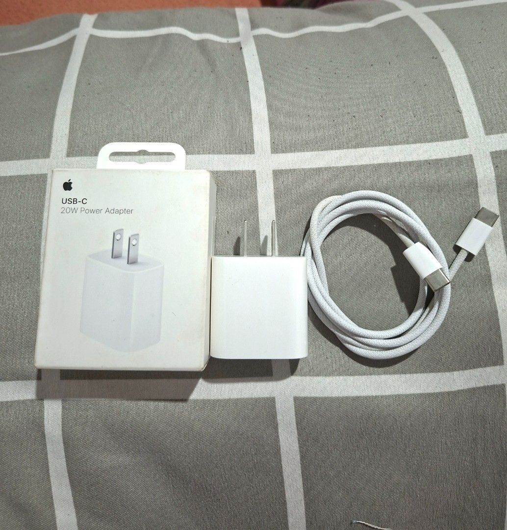 FOR SALE ORIG APPLE ADAPTER AND TYPE C CABLE (Category: Cables & Adaptors) located in Mexico. Submitted by ajcbll (Listing ID 1455499339, Image 1). Description: - Original Apple 20W Power Adapter - Original Apple Type-C to Type-C Braided Cable - No issues, fully functional - Test before buying available.