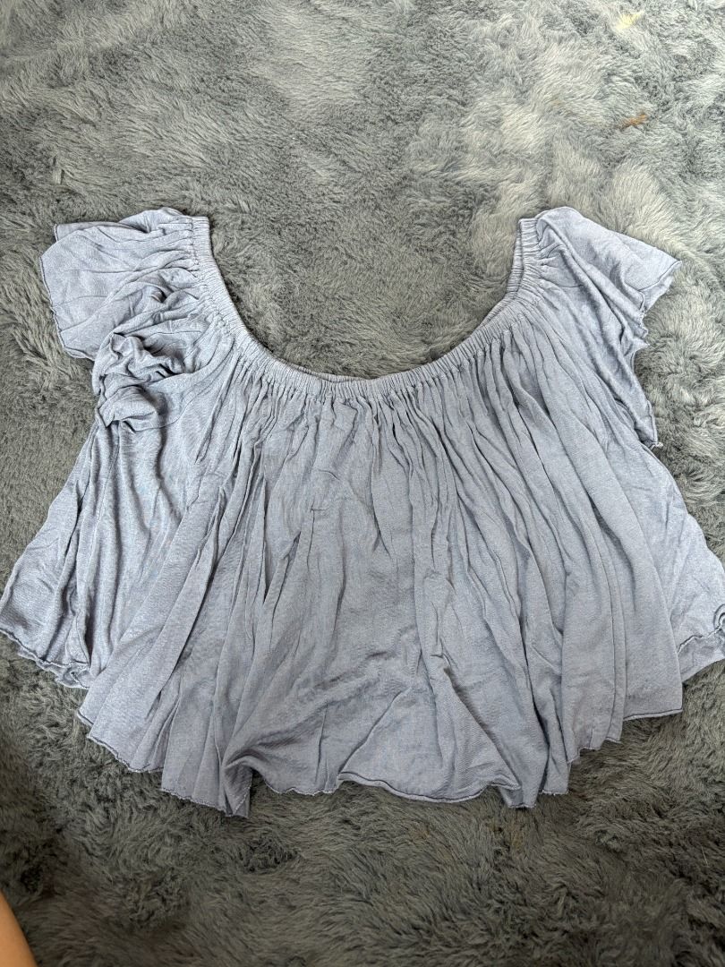 Forever 21 Blue Top (Category: Sleeveless) located in Antipolo. Submitted by dddeclutter (Listing ID 1455418287, Image 1). Description: Forever 21 Blue Top Size: S Color: Blue Dimensions: 43cm H x 43cm W Stretchable RFS: Decluttering Price: 400.