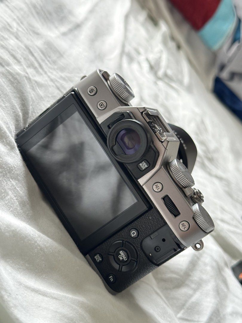 Fujifilm XT10 (Category: Cameras) located in Manila. Submitted by pwitnix (Listing ID 1455380253, Image 3). Description: bought from Henry’s Cameras comes with 2 batteries 1 battery charger lens cap or cover.