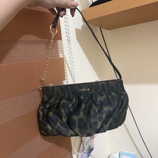 (Category: ) located in . Submitted by feebee01 (Listing ID 1455496945, Image 1). Description: .