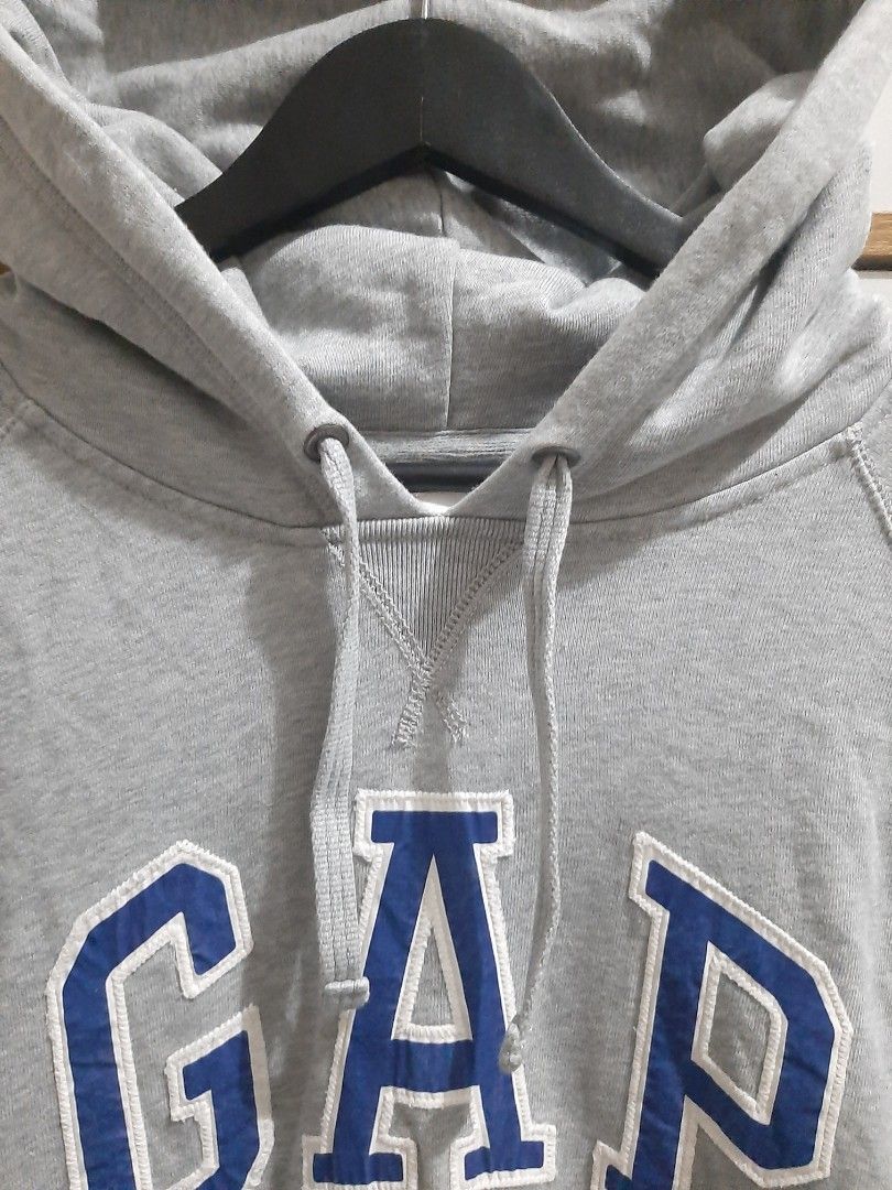 GAP US Flag Pullover Hoodie Heather Grey (Category: Coats, Jackets and Outerwear) located in Cavite. Submitted by dimesandthreadsph (Listing ID 1455486769, Image 3). Description: Take Note: Hindi ito pure cotton. 85% Cotton. 15% Polyester. Okay na okay pa ang condition. Magagamit pa pang lamig. GAP US Flag Pullover Hoodie Heather Grey Price: 150ph Size: M - L Length: 25 Width: 22 Color Rate: 9/10 Issue: Minor distress (Repaired) Good condition. N