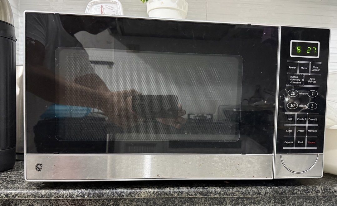 GE Microwave Oven (Category: Ovens & Toasters) located in Cavite. Submitted by berniemedina (Listing ID 1455375373, Image 1). Description: - GE Microwave Oven for Sale - Multiple Cooking Functions: Microwave, Grill, Combi - Defrost Options: Time Defrost, Auto Defrost - Convenient Features: Clock, Preset, Memory Settings - Quick Cooking: Express Cook and Start Buttons - Ideal for Everyday Use.