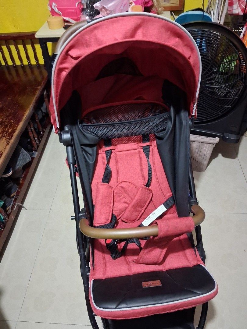 Giant Careier Stroller Red (Category: Strollers) located in Quezon City. Submitted by lheochan (Listing ID 1455325638, Image 1). Description: - Combi red stroller - Reversible handle for easy steering - Compact fold for convenient storage and travel - Breathable mesh seat insert - Good working condition.