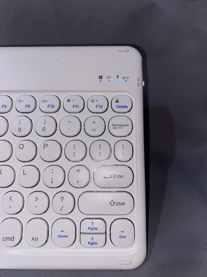 GOOJODOQ Keyboard (Category: Computer Keyboard) located in Pasig City. Submitted by crybbeee (Listing ID 1455457430, Image 2). Description: Good job do quickly keyboard for tablet Description: - good as new, di masyadong nagamit - rfs:declutterring - type c charger port .