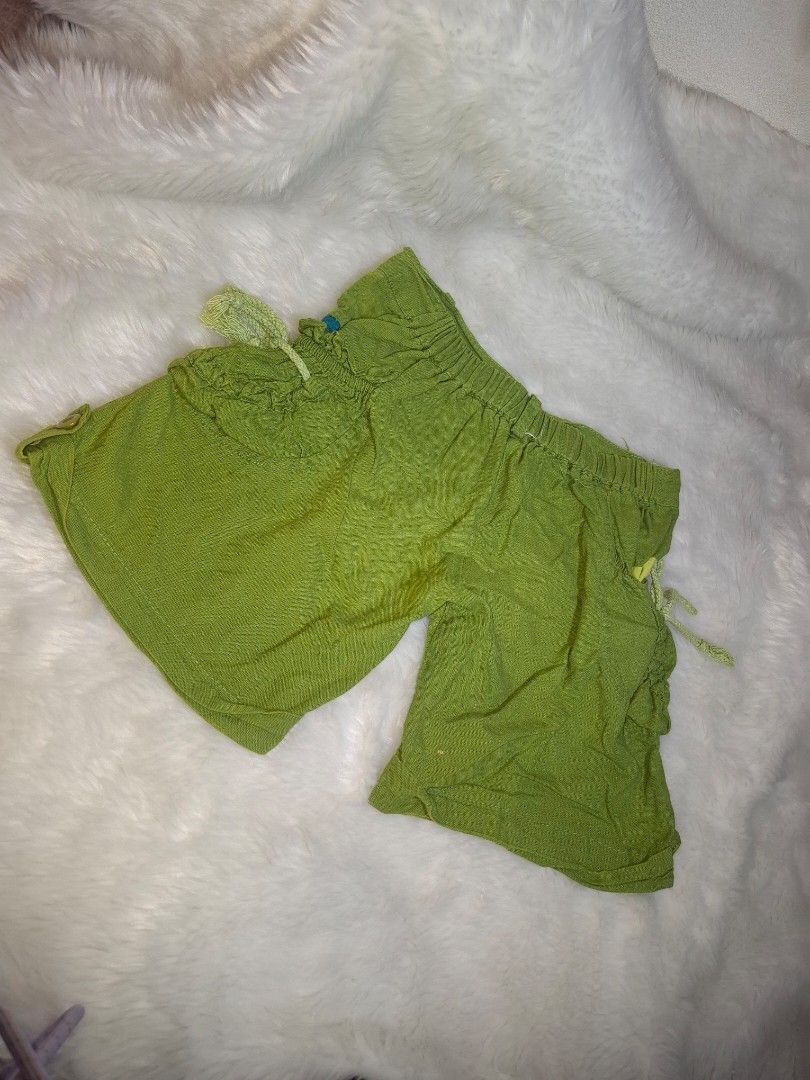 Green Cargo Shorts (Category: Shorts) located in Lipa City. Submitted by kimathy.declutters (Listing ID 1455386318, Image 2). Description: - Lime green cargo shorts - Elastic waistband with drawstring ties - Side pockets - Comfortable and casual set.