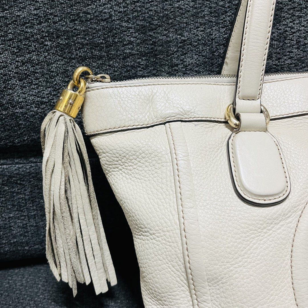 GUCCI SOHO TASSEL LEATHER HANDBAG INTERLOCKING G LOGO (Category: Luxury Bags & Wallets) located in Taguig. Submitted by selectthebest (Listing ID 1455455637, Image 2). Description: FOR SALE ‼️ GUCCI SOHO TASSEL LEATHER HANDBAG INTERLOCKING G LOGO -AUTHENTIC💯 -EXCELLENT CONDITION -NO MAJOR FLAWS -MINIMAL SIGN OF USAGE ONLY -WITH INCLUSION -TAGUIG CITY LOCATION PM ME📩 .
