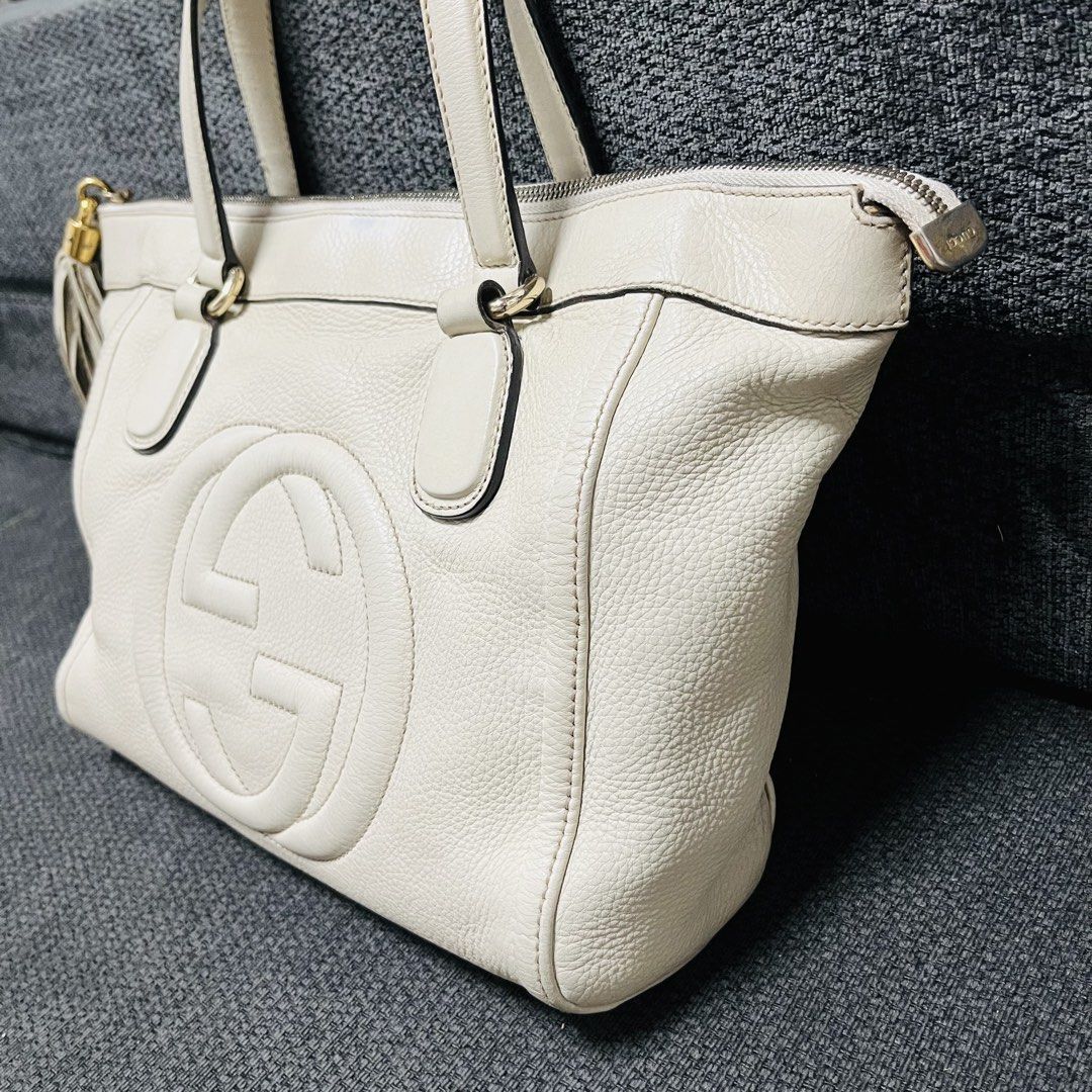 GUCCI SOHO TASSEL LEATHER HANDBAG INTERLOCKING G LOGO (Category: Luxury Bags & Wallets) located in Taguig. Submitted by selectthebest (Listing ID 1455455637, Image 3). Description: FOR SALE ‼️ GUCCI SOHO TASSEL LEATHER HANDBAG INTERLOCKING G LOGO -AUTHENTIC💯 -EXCELLENT CONDITION -NO MAJOR FLAWS -MINIMAL SIGN OF USAGE ONLY -WITH INCLUSION -TAGUIG CITY LOCATION PM ME📩 .