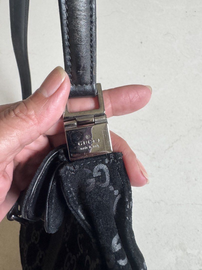 Authentic Gucci Suede Jackie bag (Category: Luxury Bags & Wallets) located in Quezon City. Submitted by iam.me09 (Listing ID 1455364845, Image 3). Description: 1997 Tom Ford Gucci GG- kili kili bag suede Jackie 💯 authentic Dimension: H: 8” W: 9” D: 2.5” Spacious as it expands Flaws: inner zipper replaced No inclusions ** As seen in pic** RFS: Spring Cleaning. All bags posted are my personal collection. MOP: GCASH / BPI SF: vJ&T / Lalamove / Grab