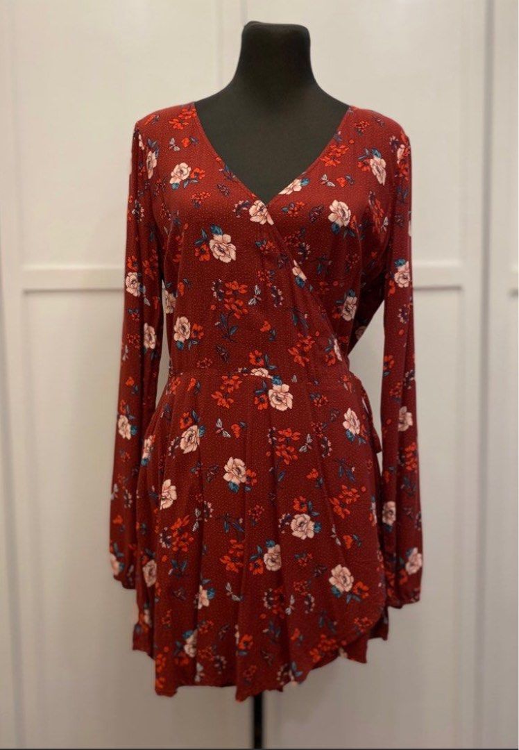 HOLLISTER Wrap Romper (Category: Rompers) located in Nagcarlan. Submitted by snccollection (Listing ID 1455405195, Image 2). Description: Worn once. 10/10 Condition. RFS: doesn’t fit anymore (Upsizing) .