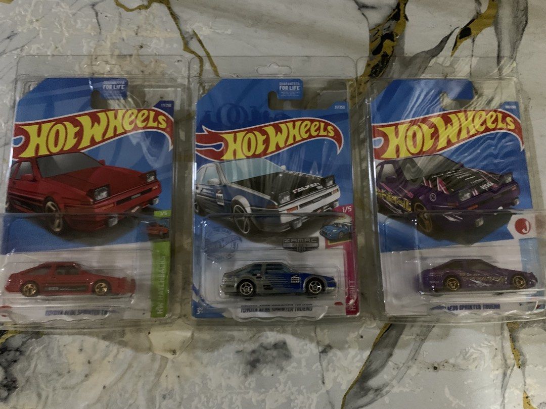 Hotwheels Mainline Ae86 Trueno (Category: Vehicle & Diecast Models) located in Manila. Submitted by eliasgab (Listing ID 1455332114, Image 1). Description: Trueno AE86 Mainline with protector good as collection.