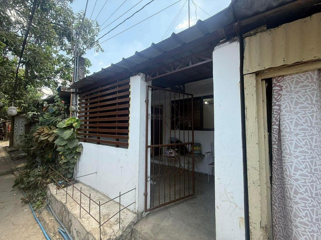 HOUSE IN TANZA CLEAN TITLE (Category: House & Lot) located in General Trias. Submitted by jameswoodlike (Listing ID 1455360564, Image 1). Description: SACRIFICE SALE ₱750,00 Only (Mabilisan Bentahan) – CLEAN TITLE HOUSE & LOT ✅ updated amilyar with Tax Certificate Location: Phase 1 Pabahay Bagtas Tanza near Vista Mall Tanza ✅ Clean Title ✅ Naka extended na Yung Likod for Kitchen at Cr ✅ 1 bedroom ✅ Naka tiles at naka pintura na ✅ Naka gate nadin 