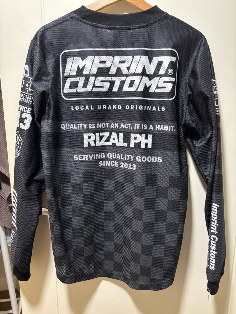 Imprint Customs Motor Longsleeves Jersey (Category: Activewear) located in Antipolo. Submitted by dddeclutter (Listing ID 1455419541, Image 2). Description: Imprint Customs Motor Longsleeves Jersey Size: M Color: Black Dimensions: 72cm H x 45cm W RFS: Decluttering Price: 600.