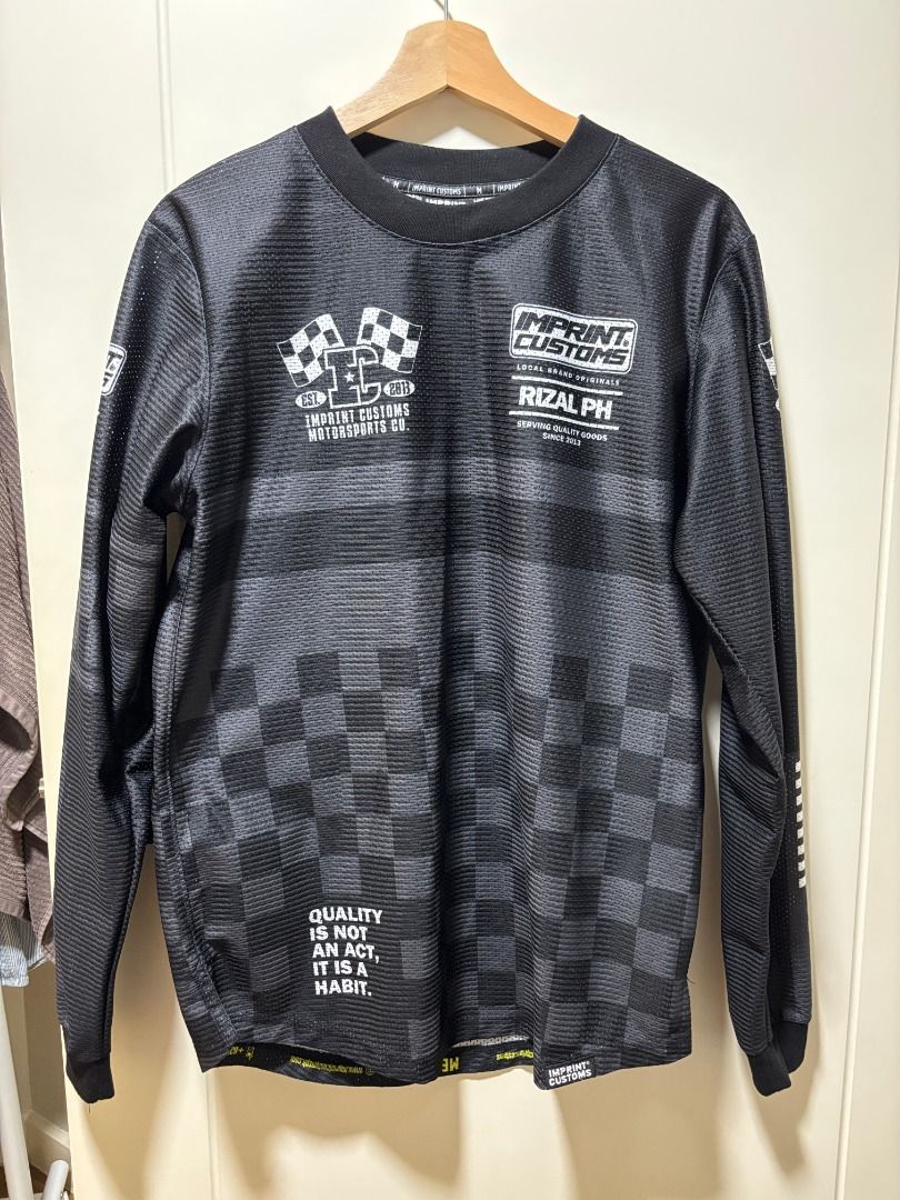 Imprint Customs Motor Longsleeves Jersey (Category: Activewear) located in Antipolo. Submitted by dddeclutter (Listing ID 1455419541, Image 1). Description: Imprint Customs Motor Longsleeves Jersey Size: M Color: Black Dimensions: 72cm H x 45cm W RFS: Decluttering Price: 600.