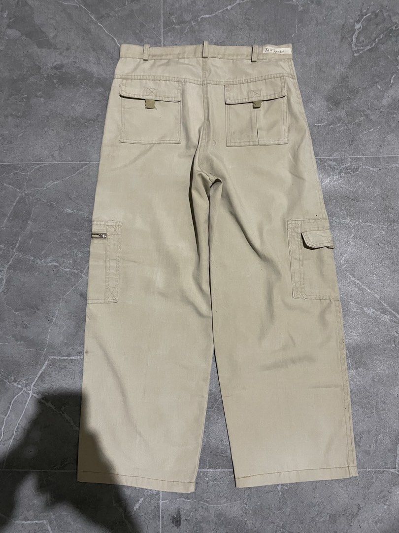INTERPOLL MULTIPOCKET CARGO PANTS (Category: Chinos) located in San Fernando. Submitted by unc_thrifts (Listing ID 1455391524, Image 1). Description: Interpoll multi pocket cargo pants 32 waist 38 length 10 leg opening Flaw missing button .