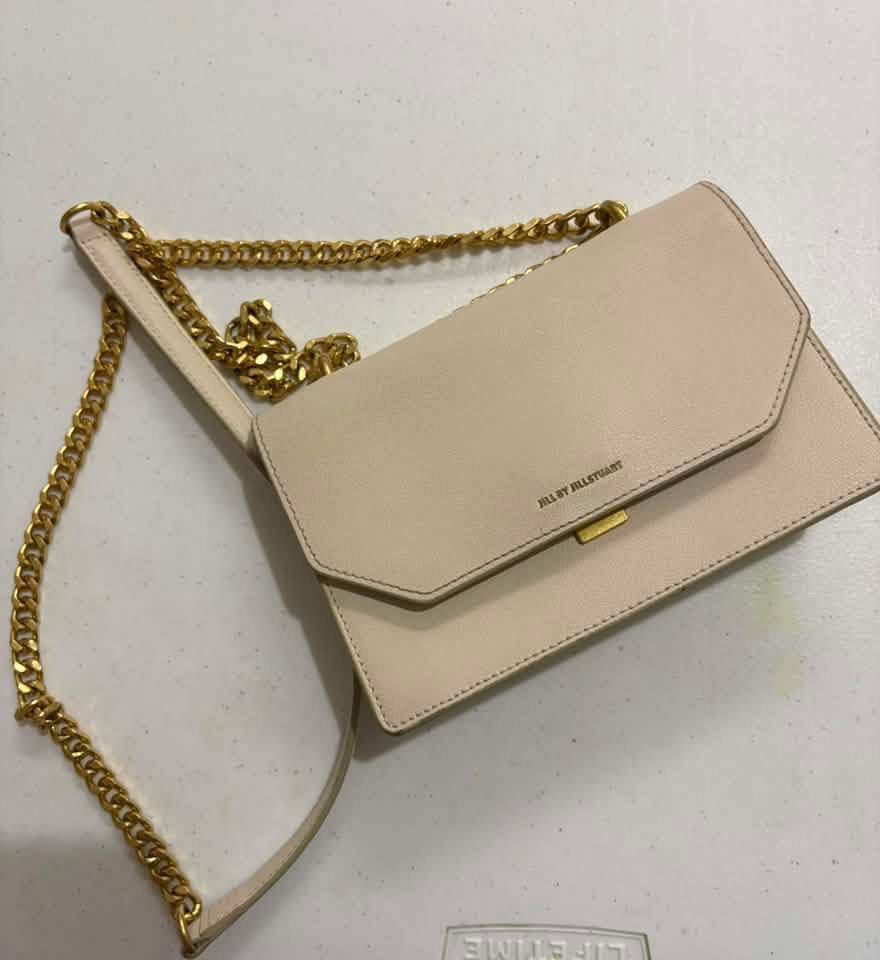 Jill by Jill stuart (Category: Cross-body Bags) located in Davao. Submitted by cha1994 (Listing ID 1455498566, Image 1). Description: .